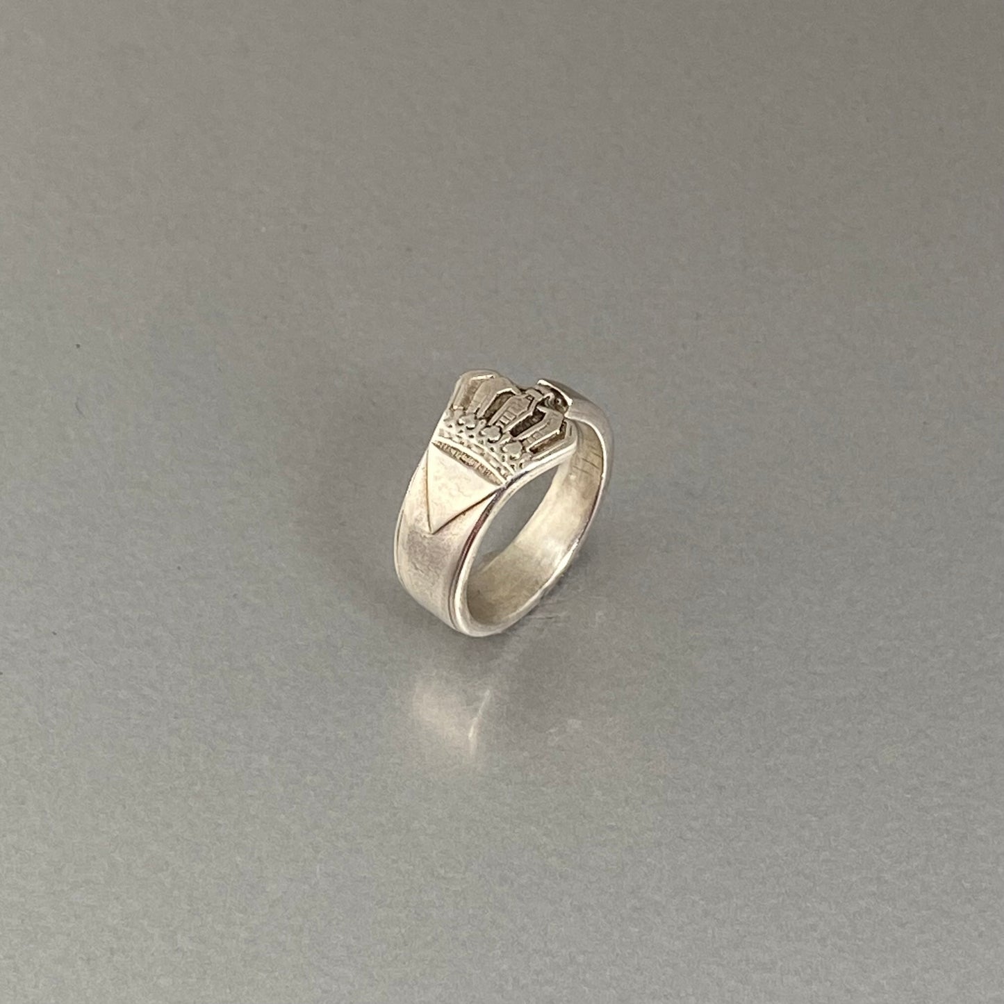 Crown ring