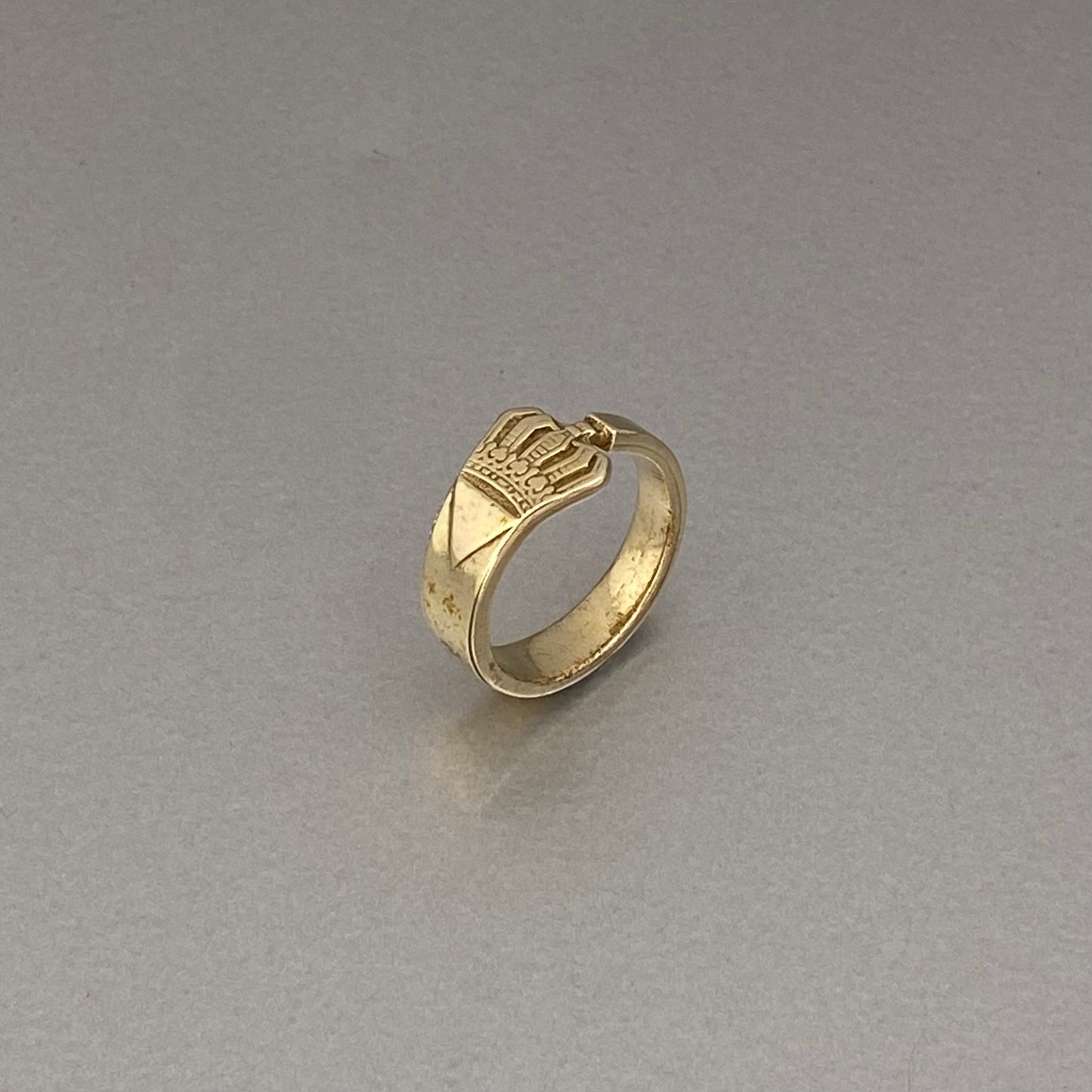 Crown ring