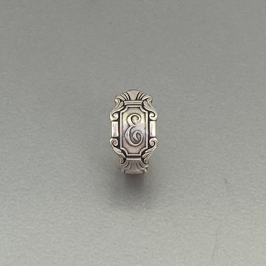 Initial ring E  art-deco
