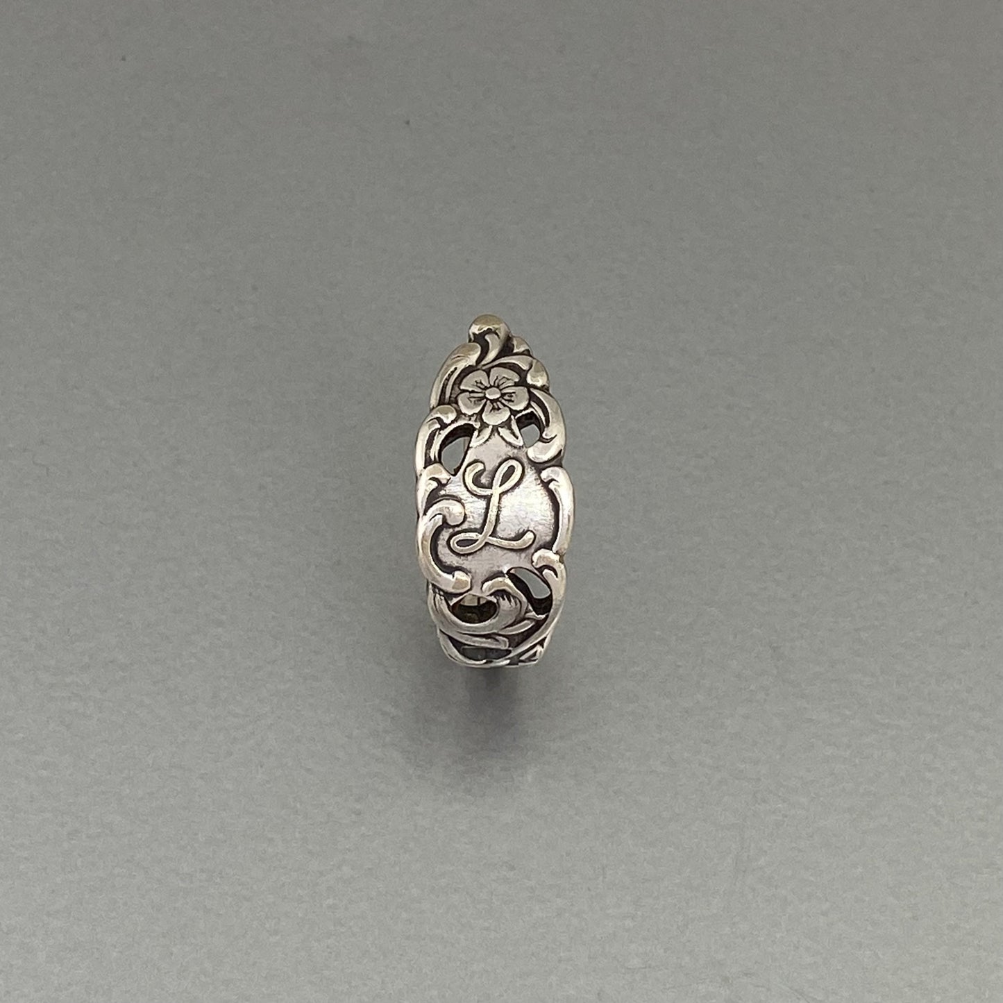 Initial ring L Flower