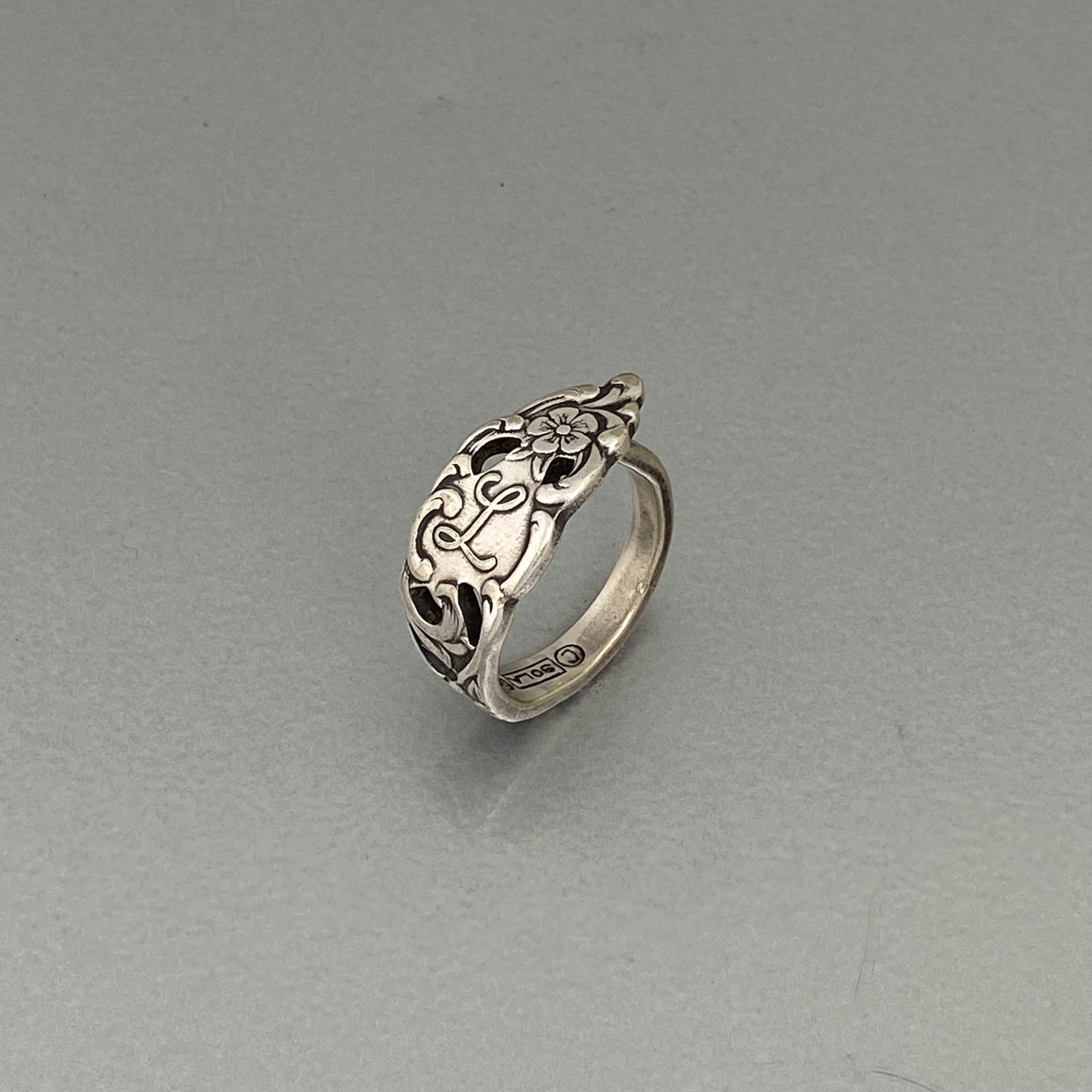Initial ring L Flower