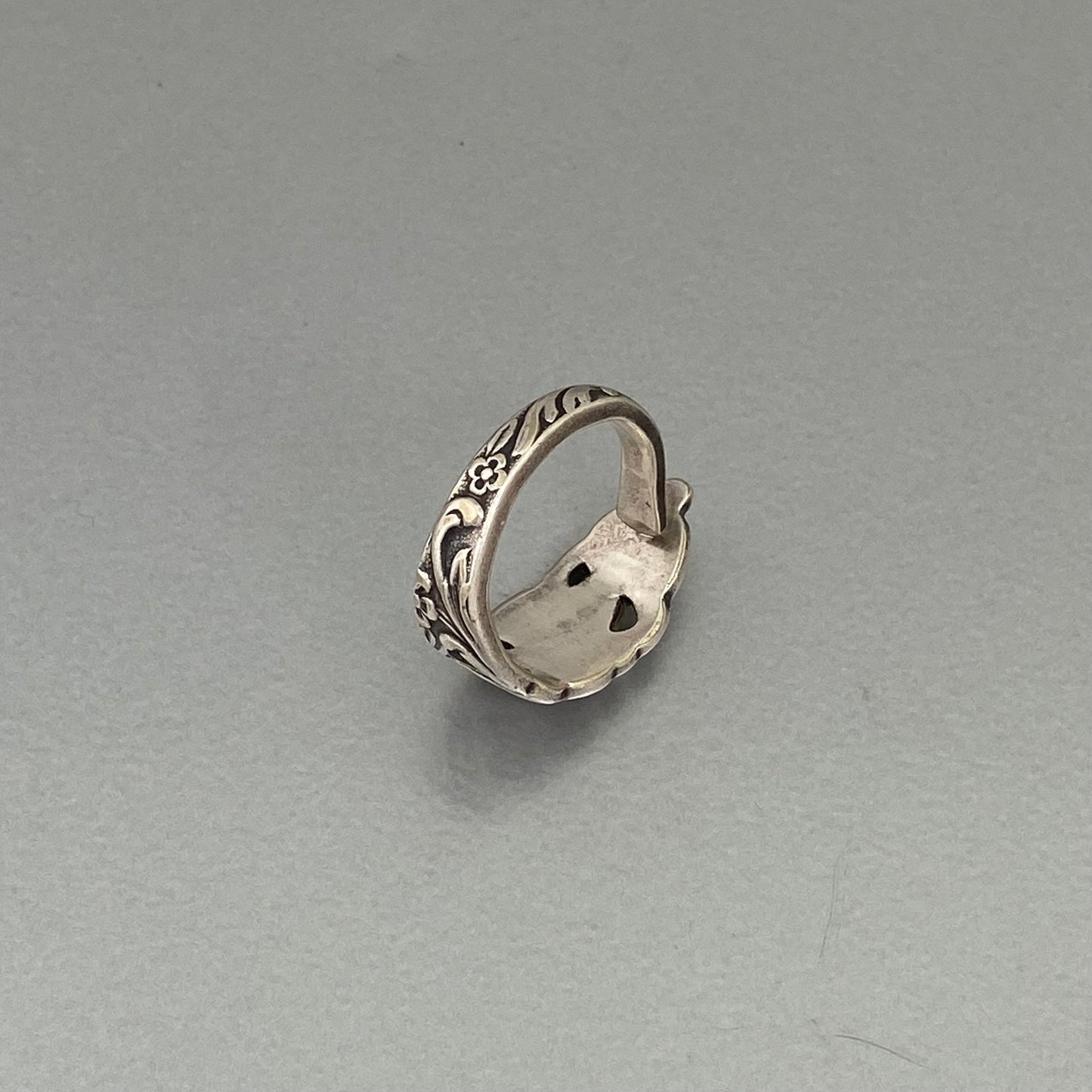 Initial ring L Flower