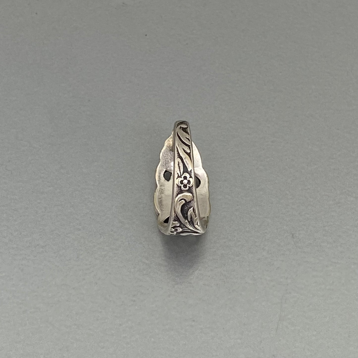 Initial ring L Flower