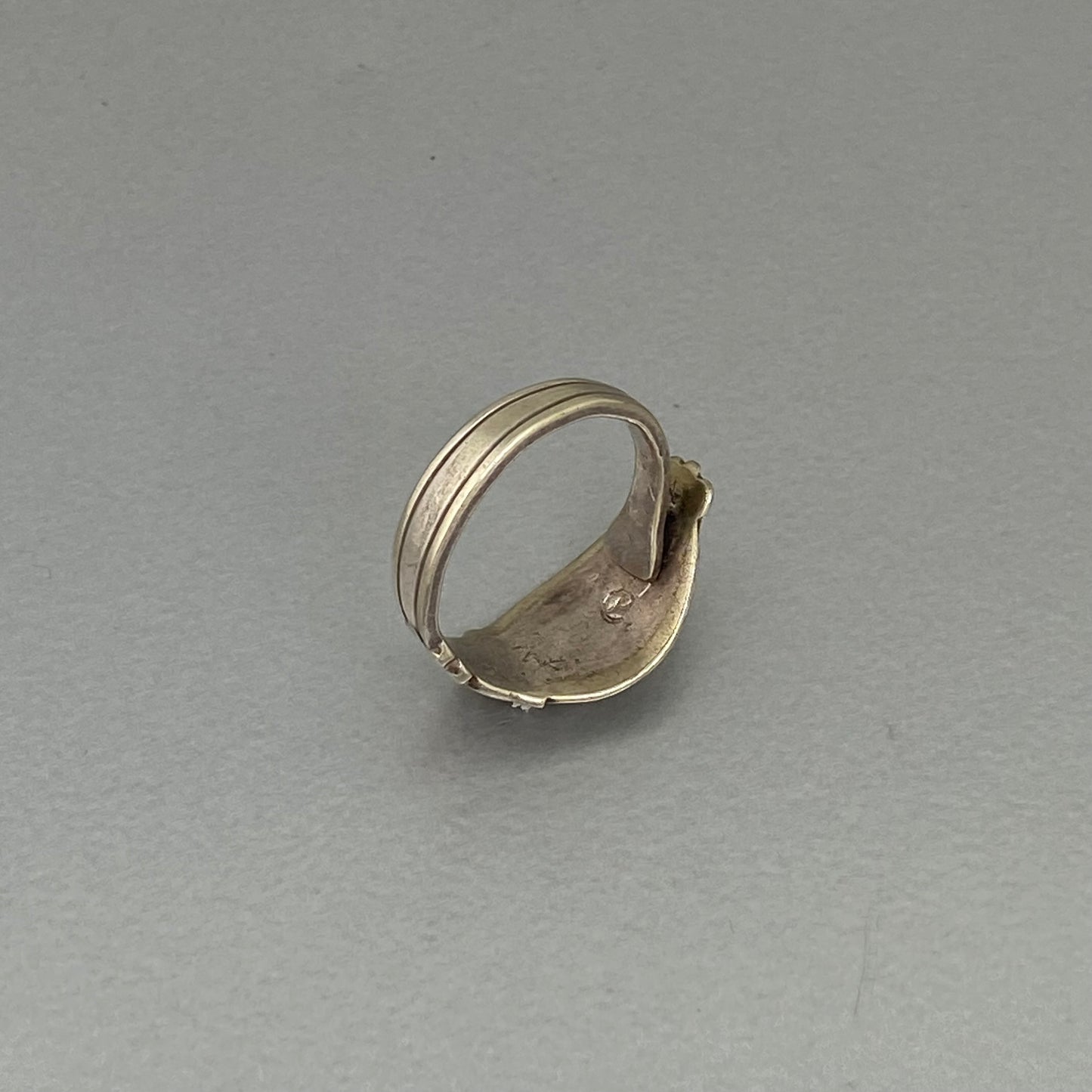 Initial ring G oval