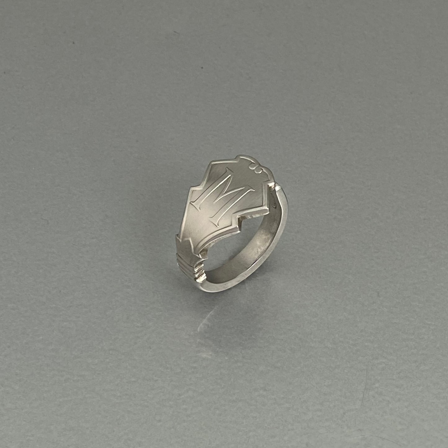 Initial ring M uni