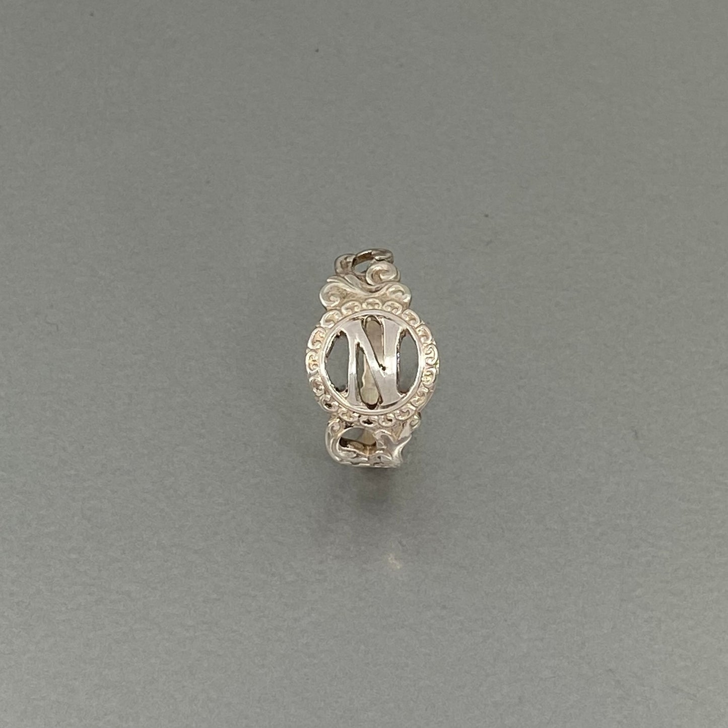 Letterring N open