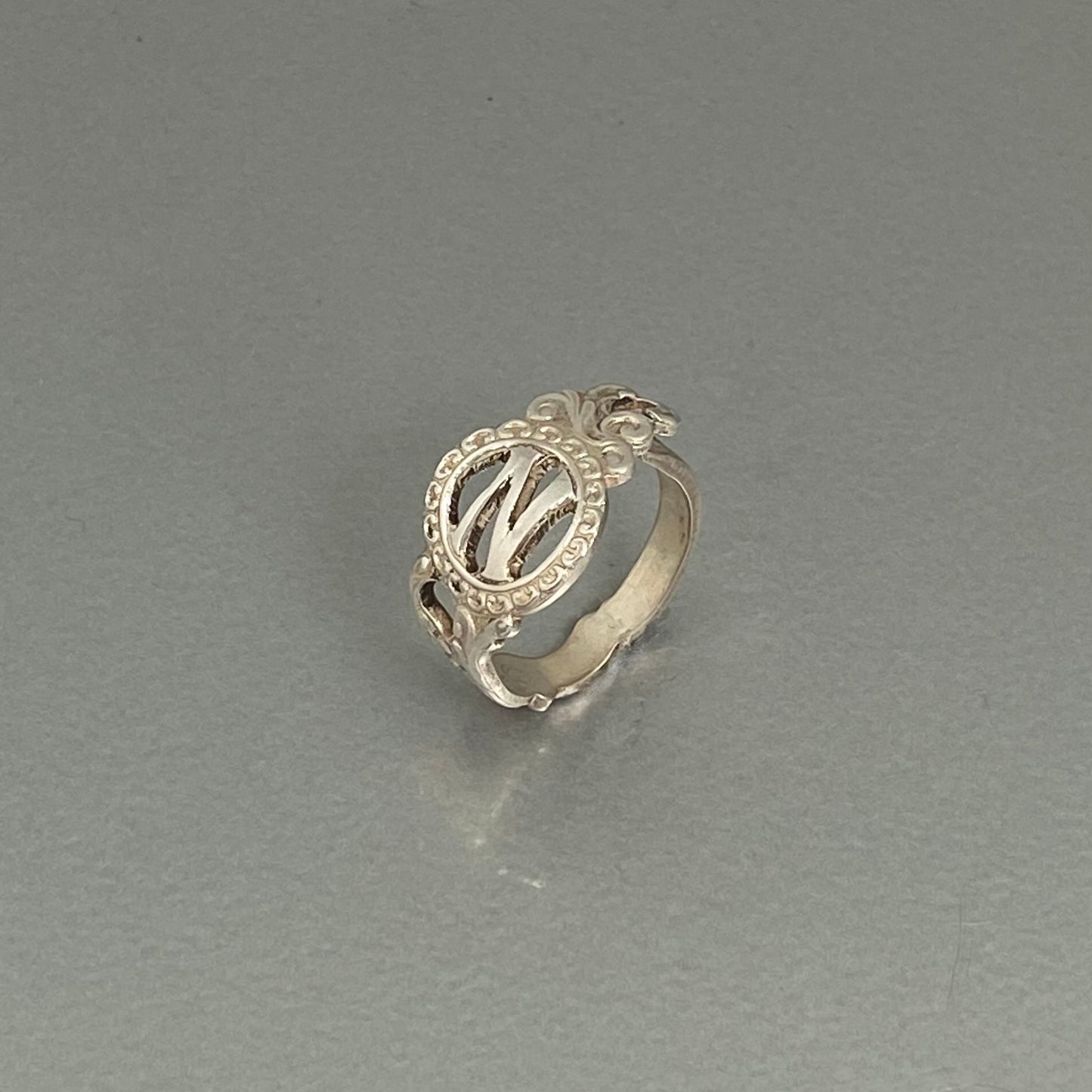 Letterring N open