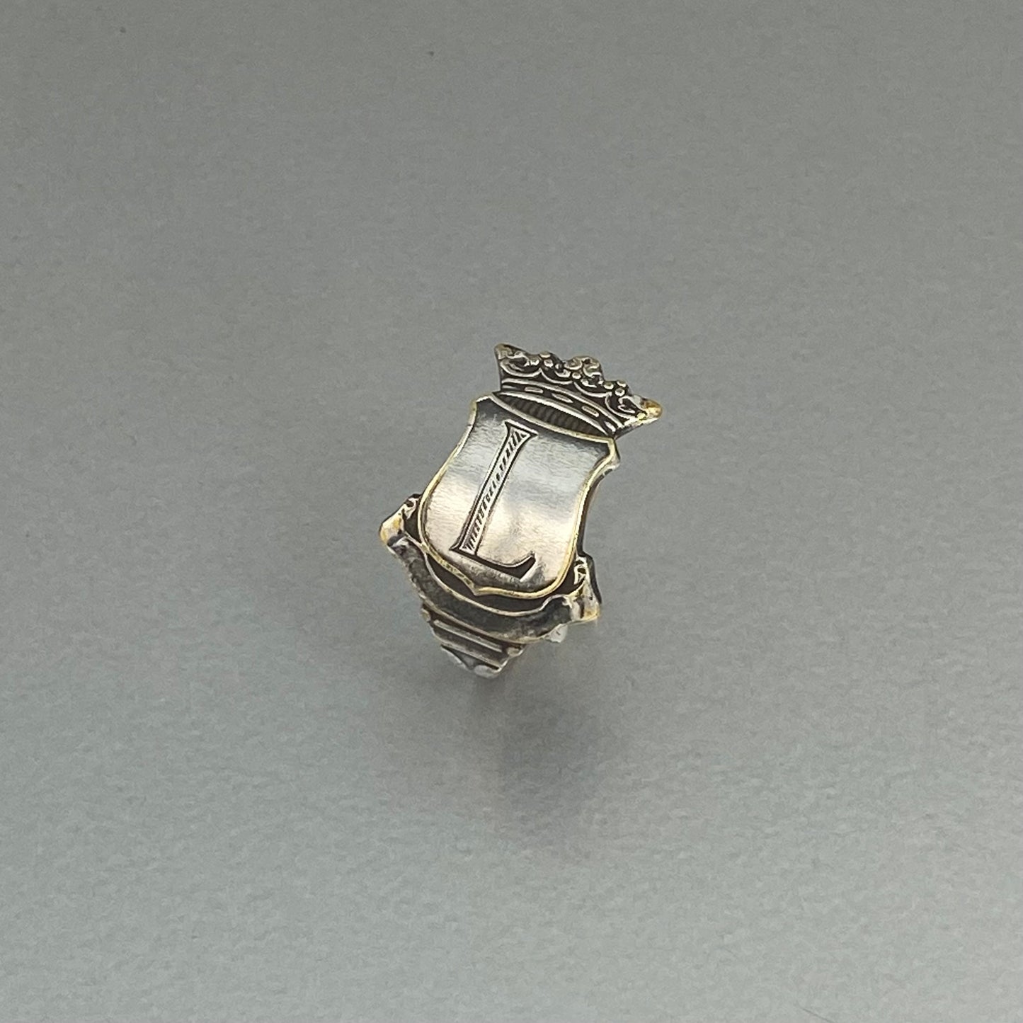 Initial ring L crown