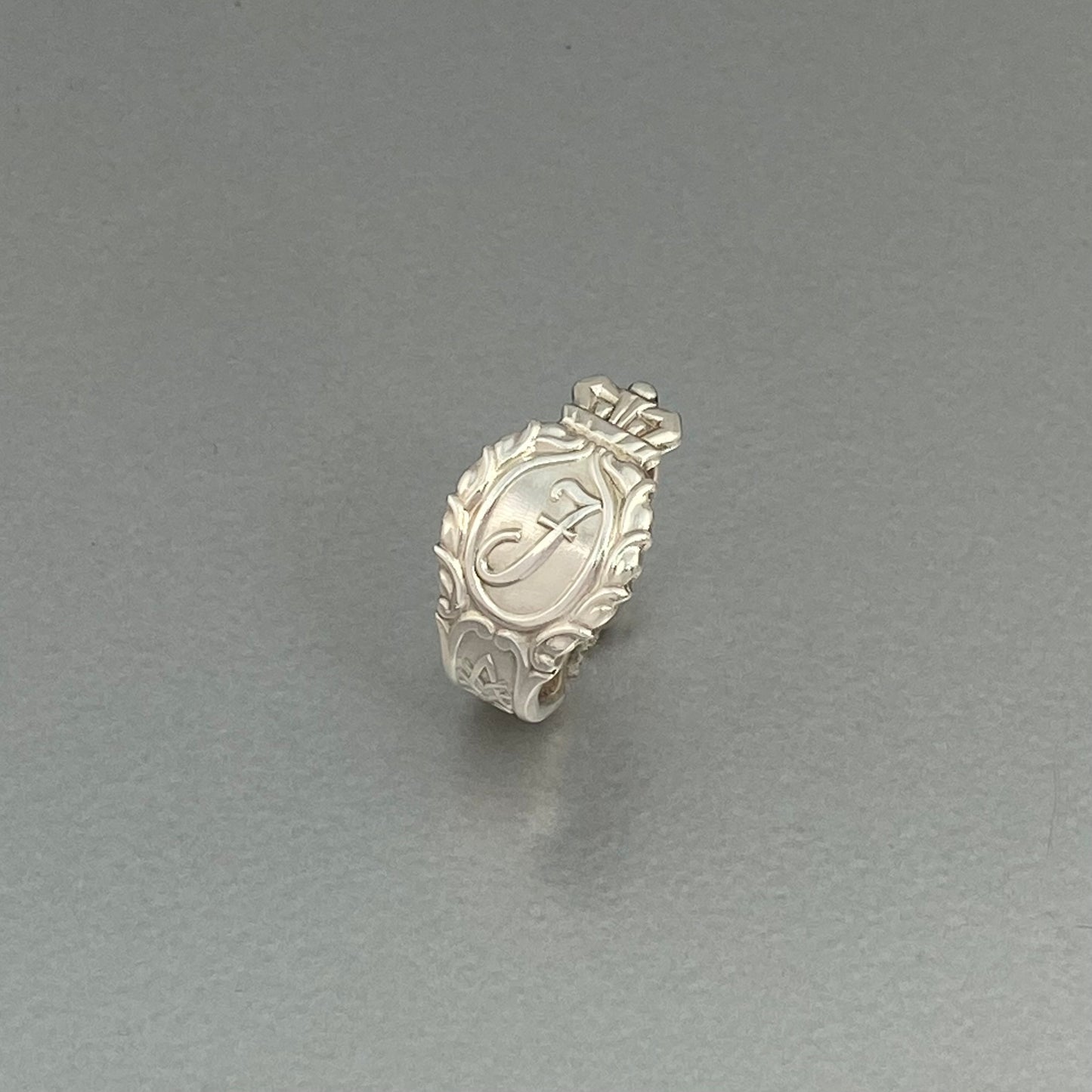 Initial ring J crown