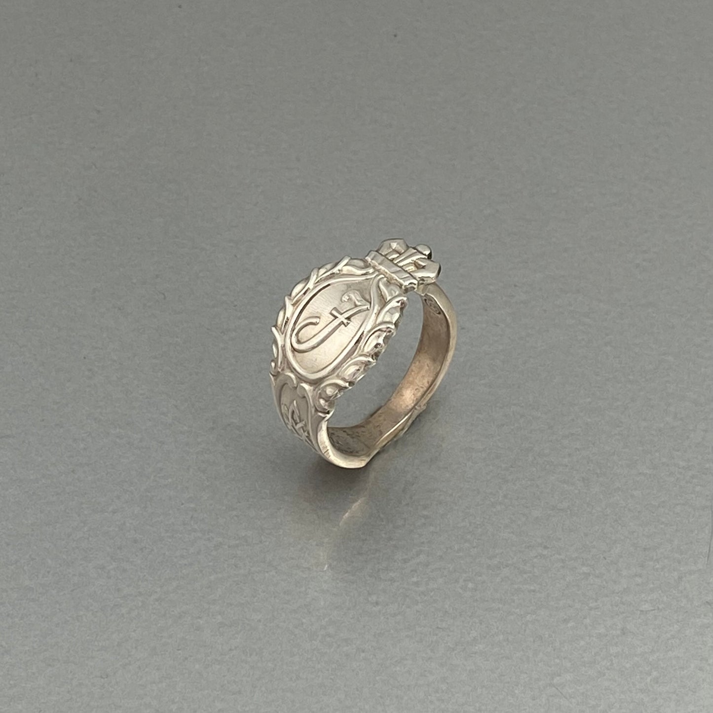 Initial ring J crown